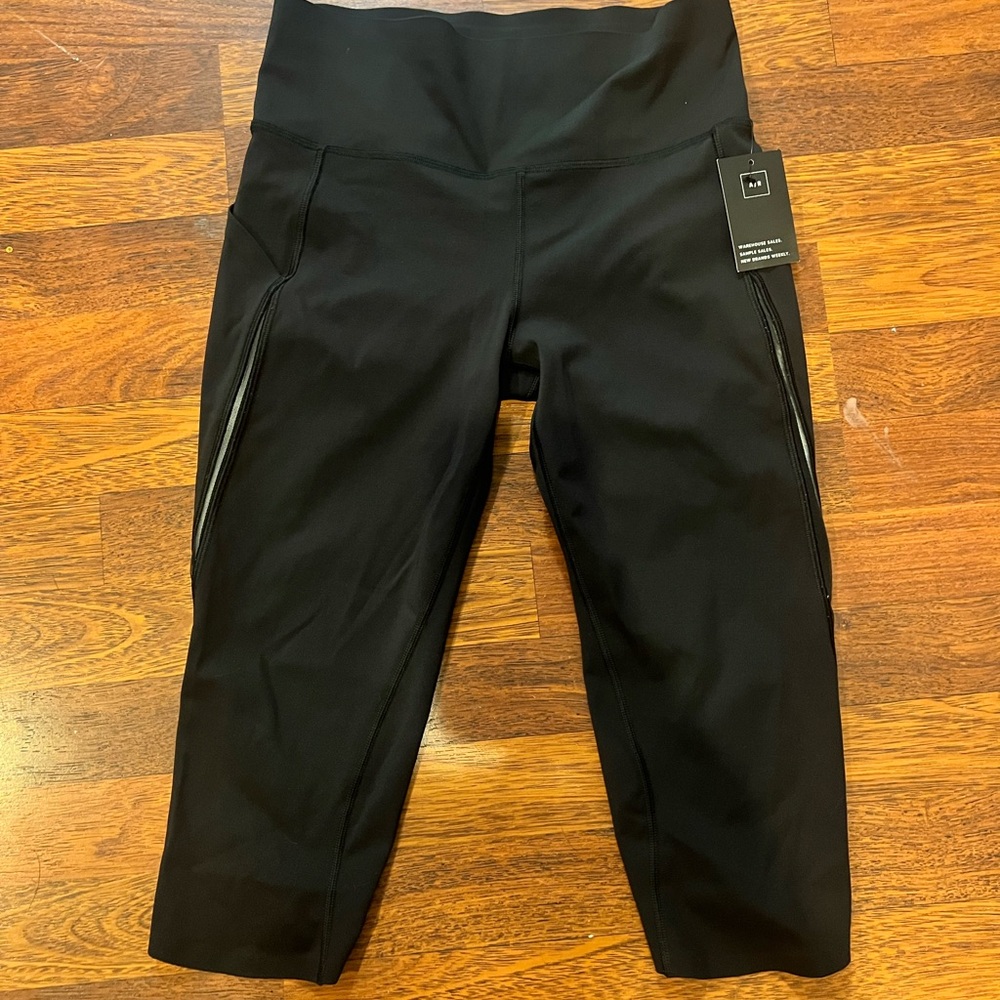 NWT Lululemon Like New Black High-Waisted Leggings